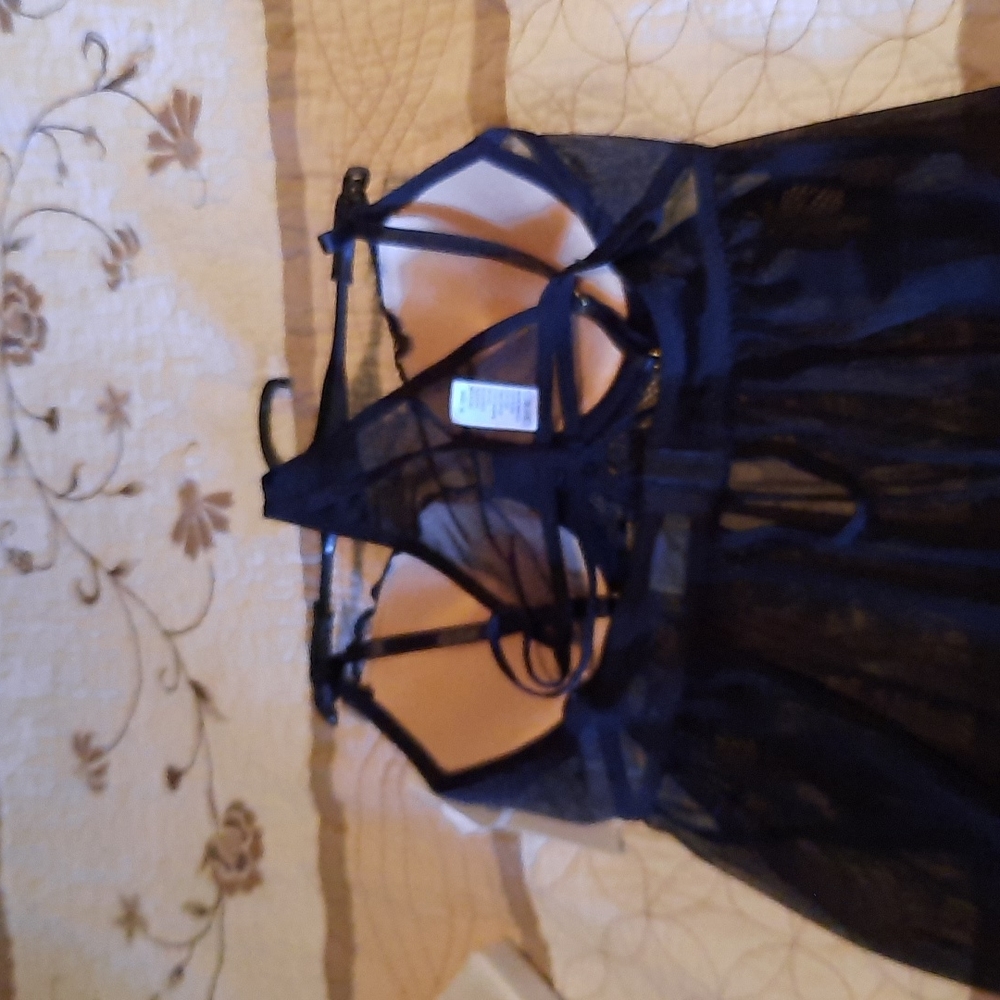 Lingerie - Picture 2 of 3
